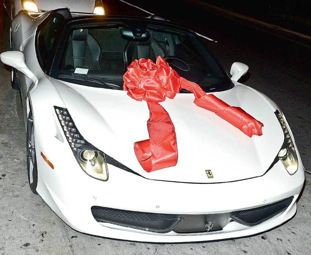 Sevgiliden 18.yaşa özel hediye