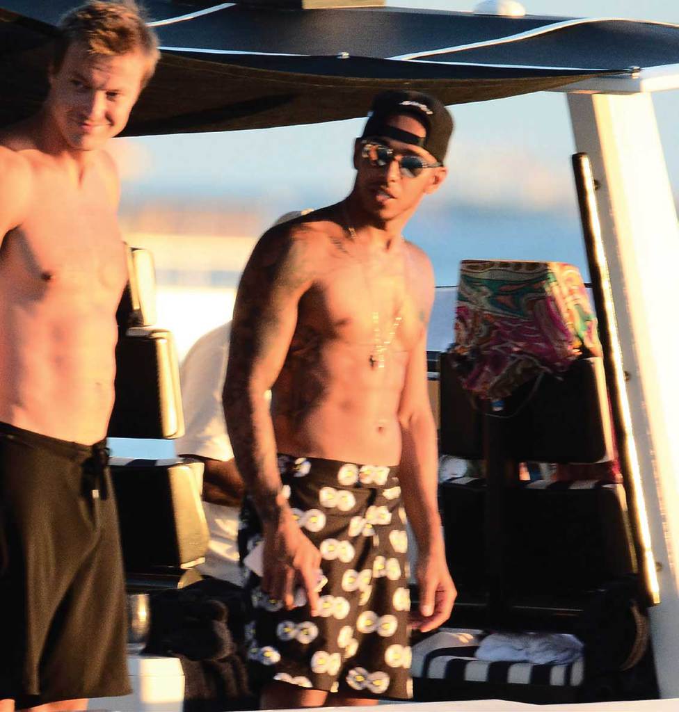 Yıldızlar tatilin keyfini çıkarıyor