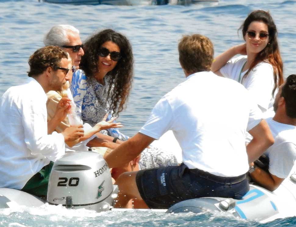 Yıldızlar tatilin keyfini çıkarıyor