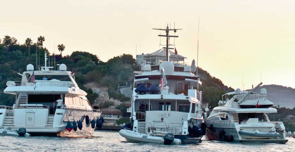 Ünlü isimlerin Bodrum tatili sürüyor