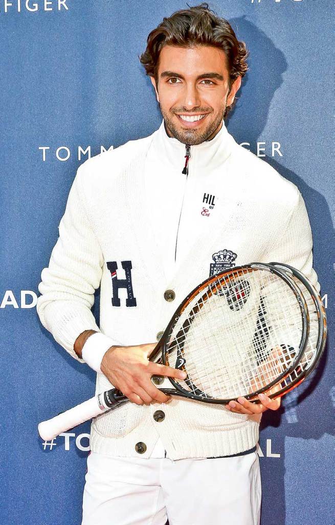 Tenis oynayarak tanıtım yaptılar