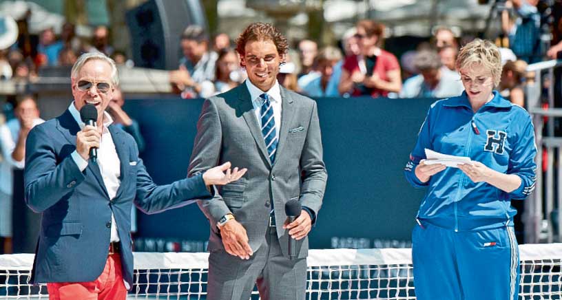 Tenis oynayarak tanıtım yaptılar