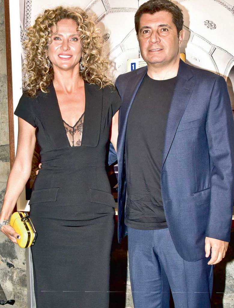 Tacir'in sergisinde bir araya geldiler