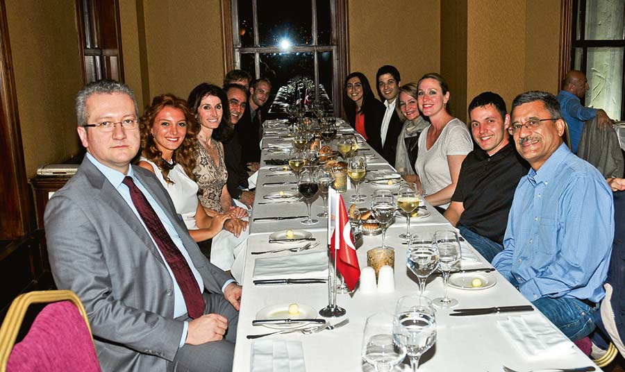 Kadın pilot onuruna özel davet verdiler