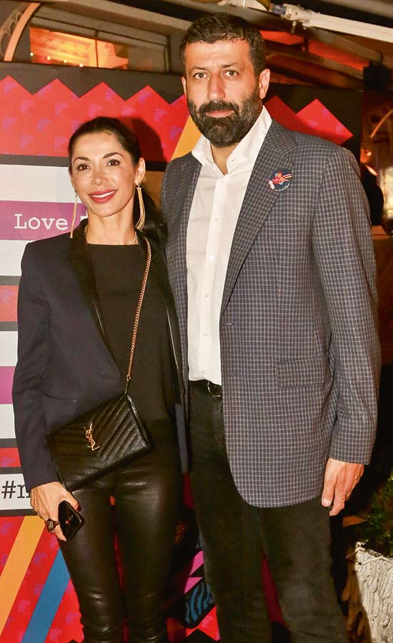 Kapsül koleksiyona renkli tanıtım daveti