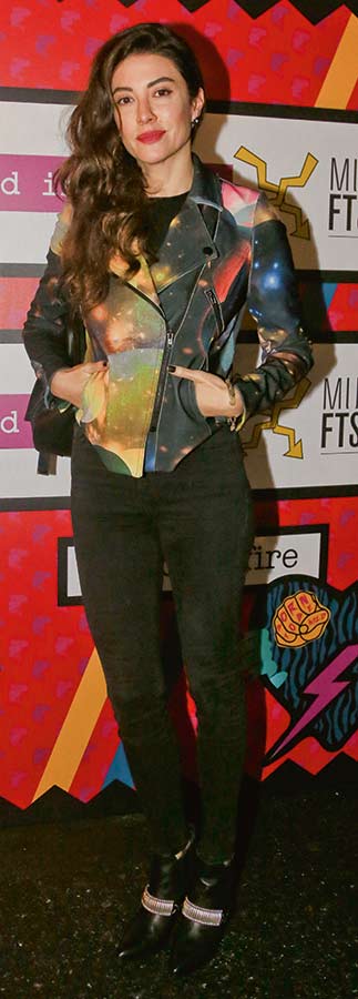 Kapsül koleksiyona renkli tanıtım daveti