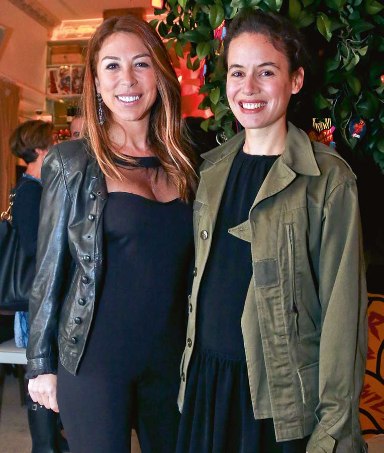 Kapsül koleksiyona renkli tanıtım daveti