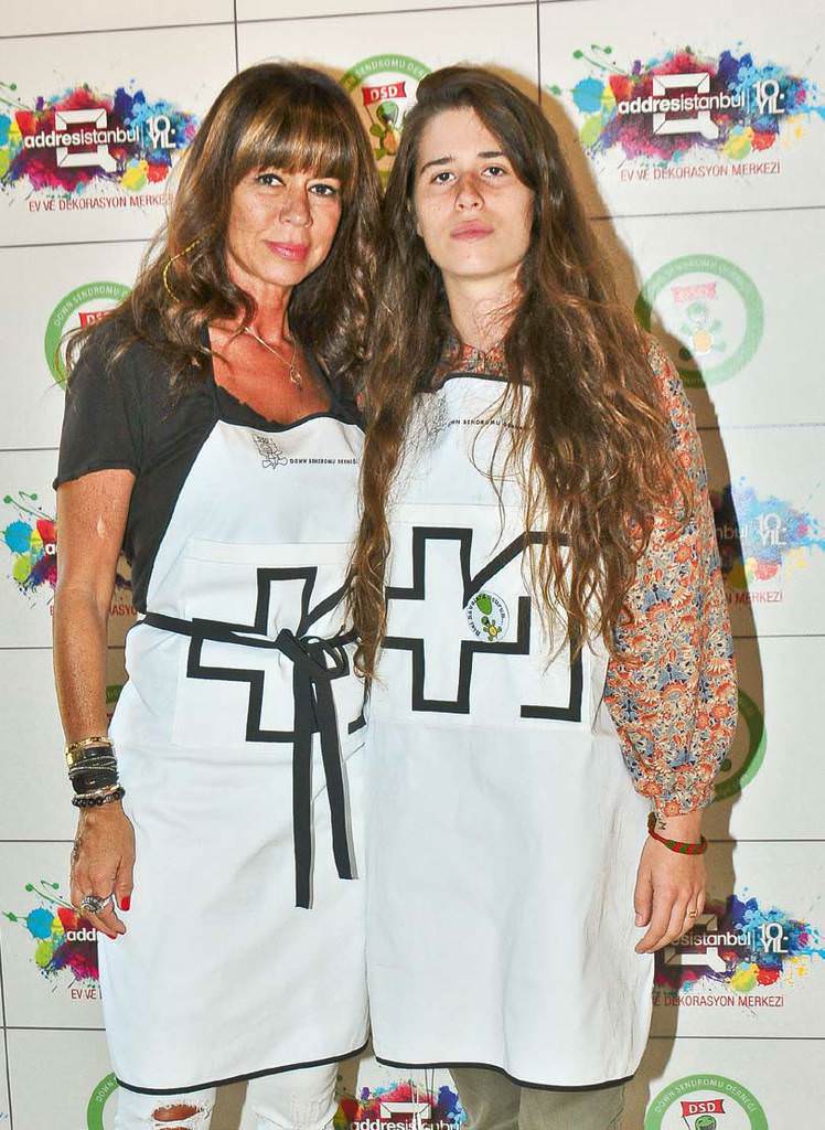 Geleneksel kermeste bir araya geldiler