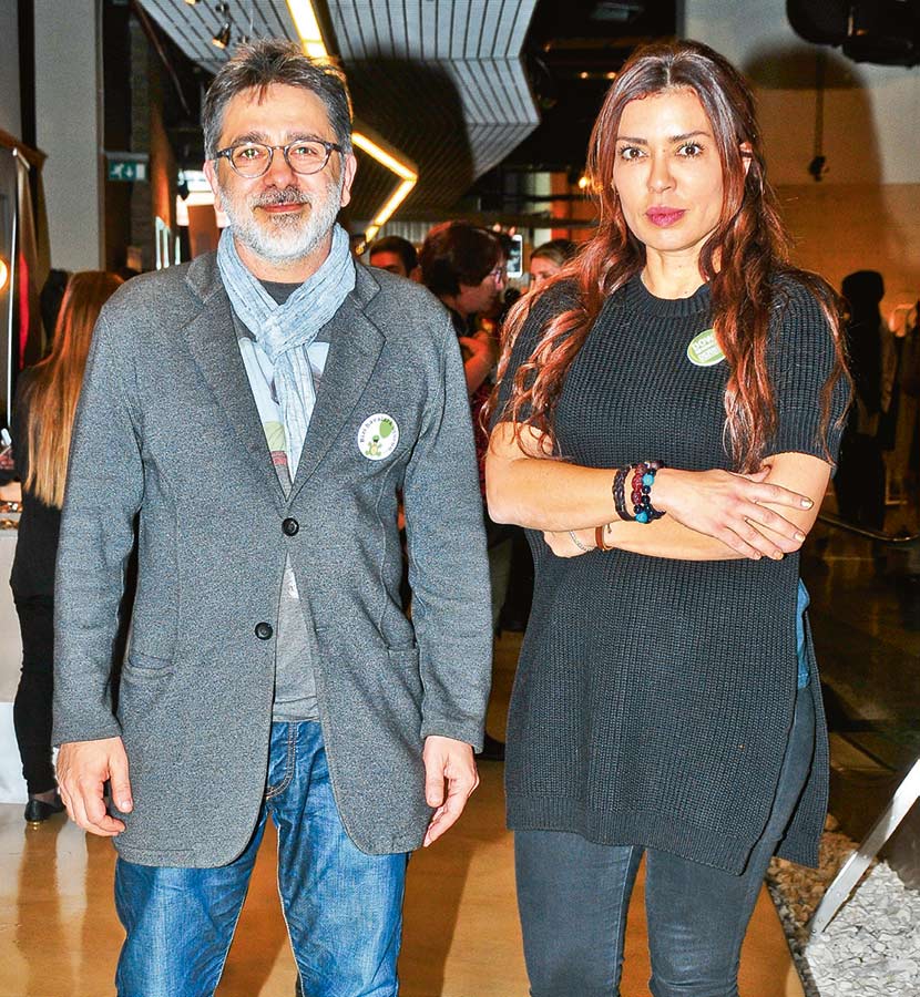 Geleneksel kermeste bir araya geldiler