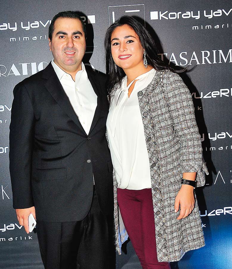 15.yılını dostlarıyla kutladı