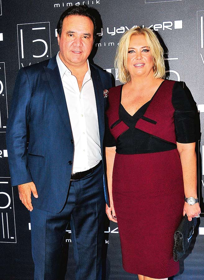 15.yılını dostlarıyla kutladı