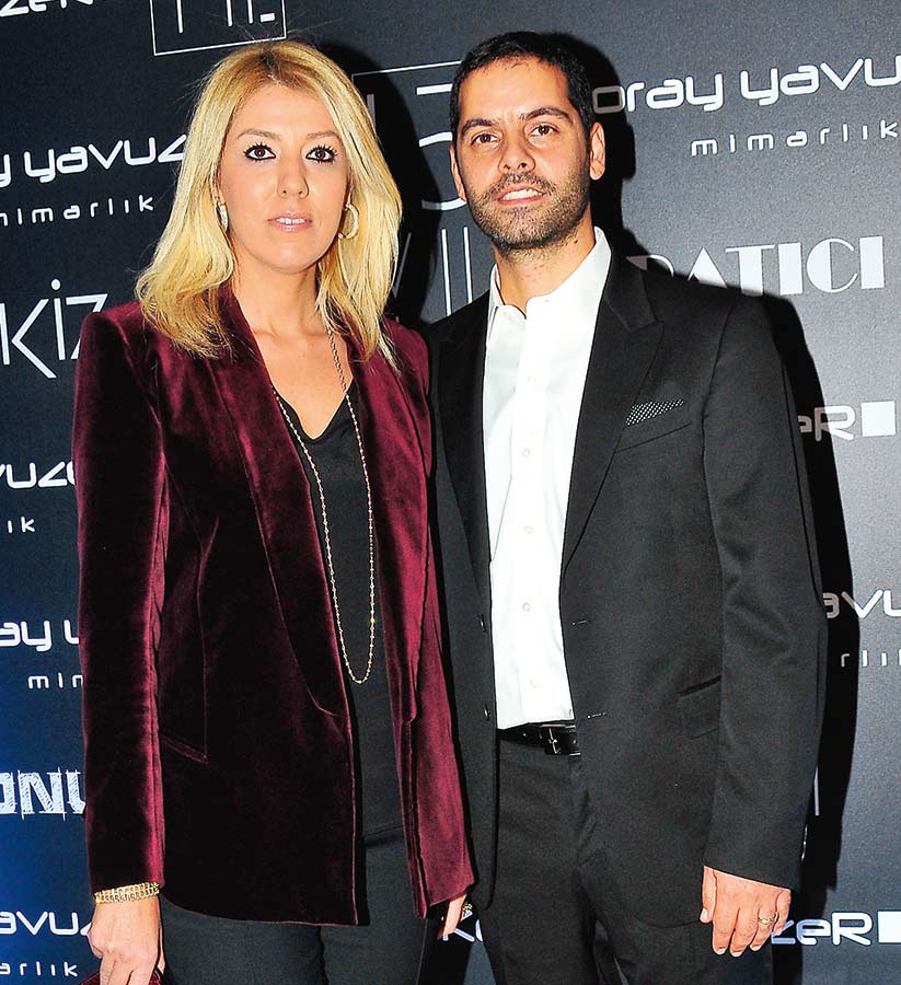 15.yılını dostlarıyla kutladı