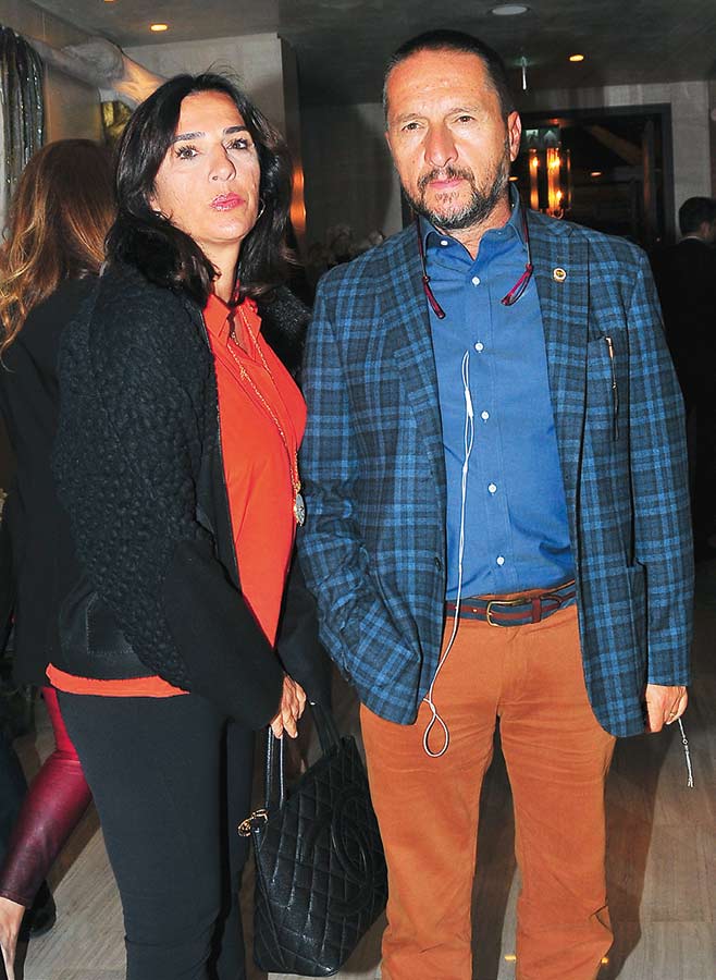 15.yılını dostlarıyla kutladı