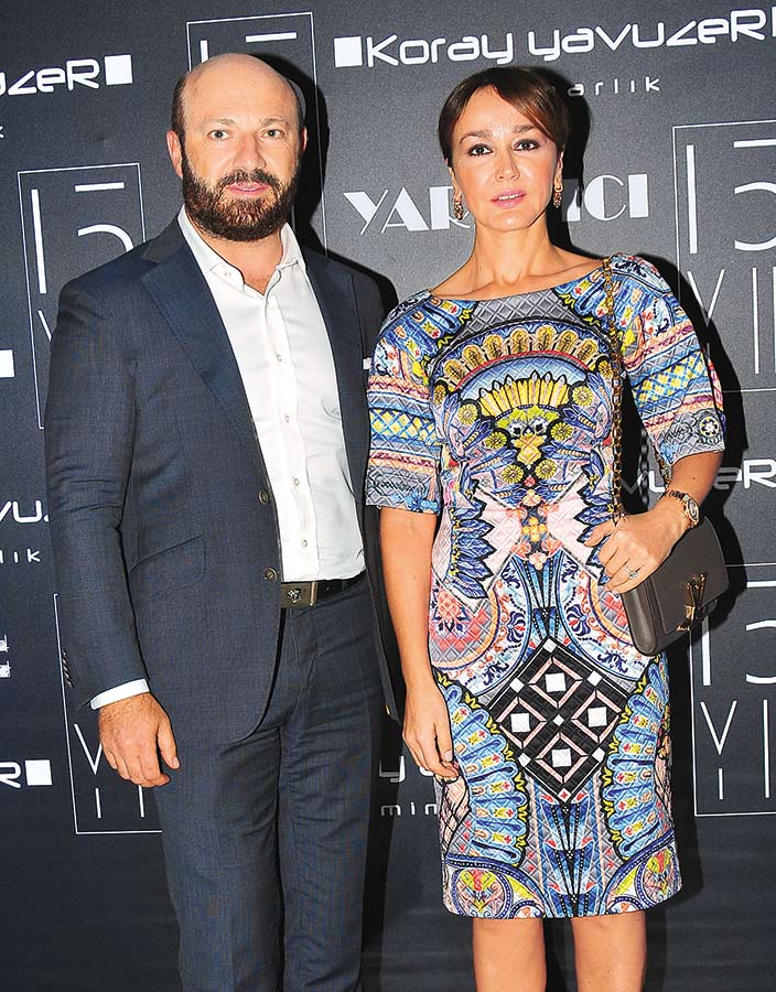 15.yılını dostlarıyla kutladı