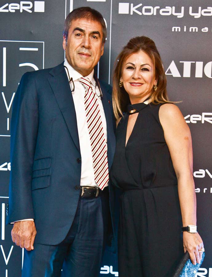 15.yılını dostlarıyla kutladı