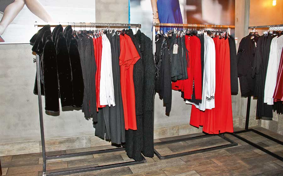 Özge Ulusoy'dan koleksiyon daveti