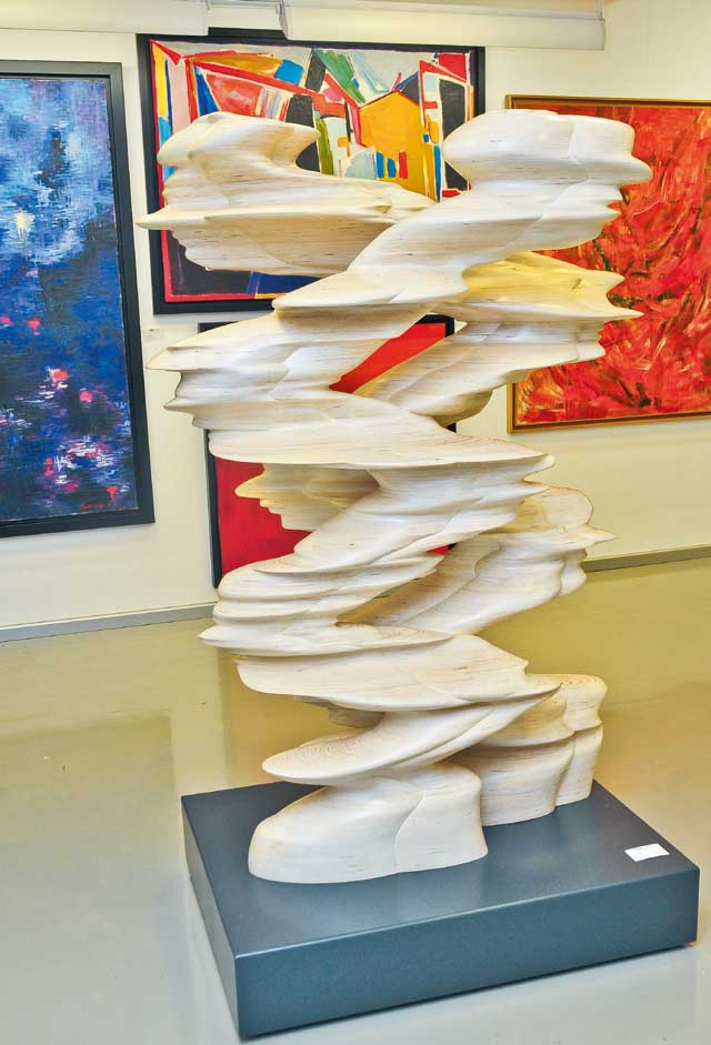 Müzayede sergisine büyük ilgi 