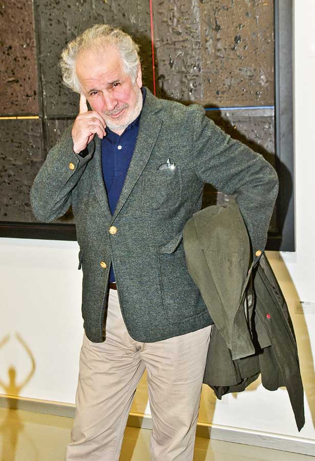 Müzayede sergisine büyük ilgi 