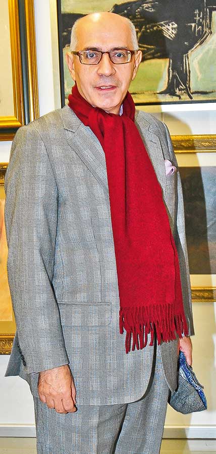 Müzayede sergisine büyük ilgi 