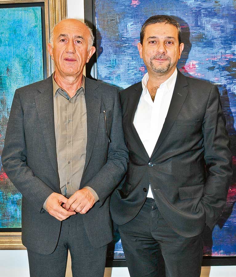 Müzayede sergisine büyük ilgi 