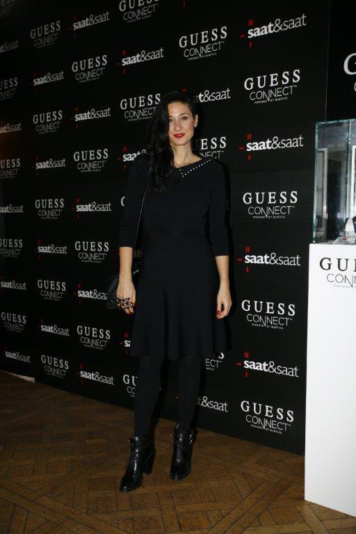 Guess'den akıllı saat  