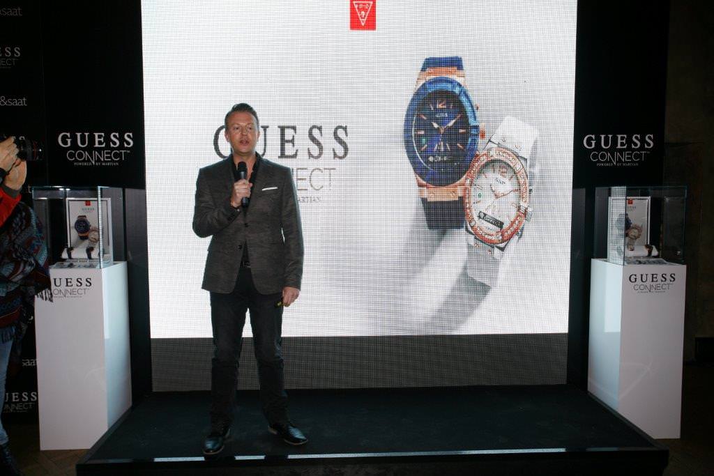 Guess'den akıllı saat  