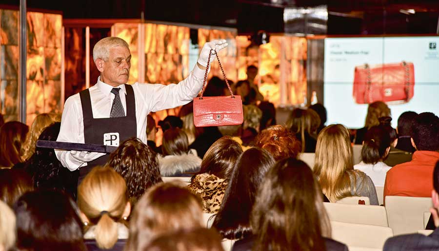 İlk çanta müzayedesine büyük ilgi 