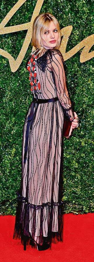 İngiliz moda dünyasının en iyileri ödüllerini aldı