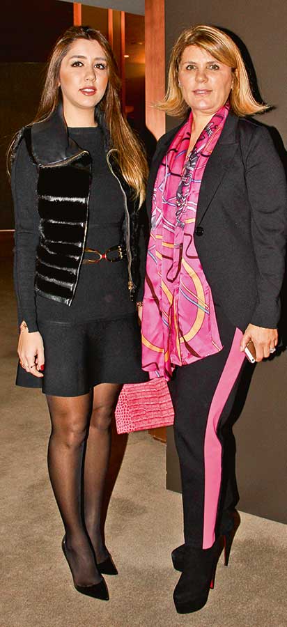 İlk çanta müzayedesine büyük ilgi 