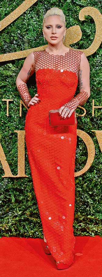 İngiliz moda dünyasının en iyileri ödüllerini aldı