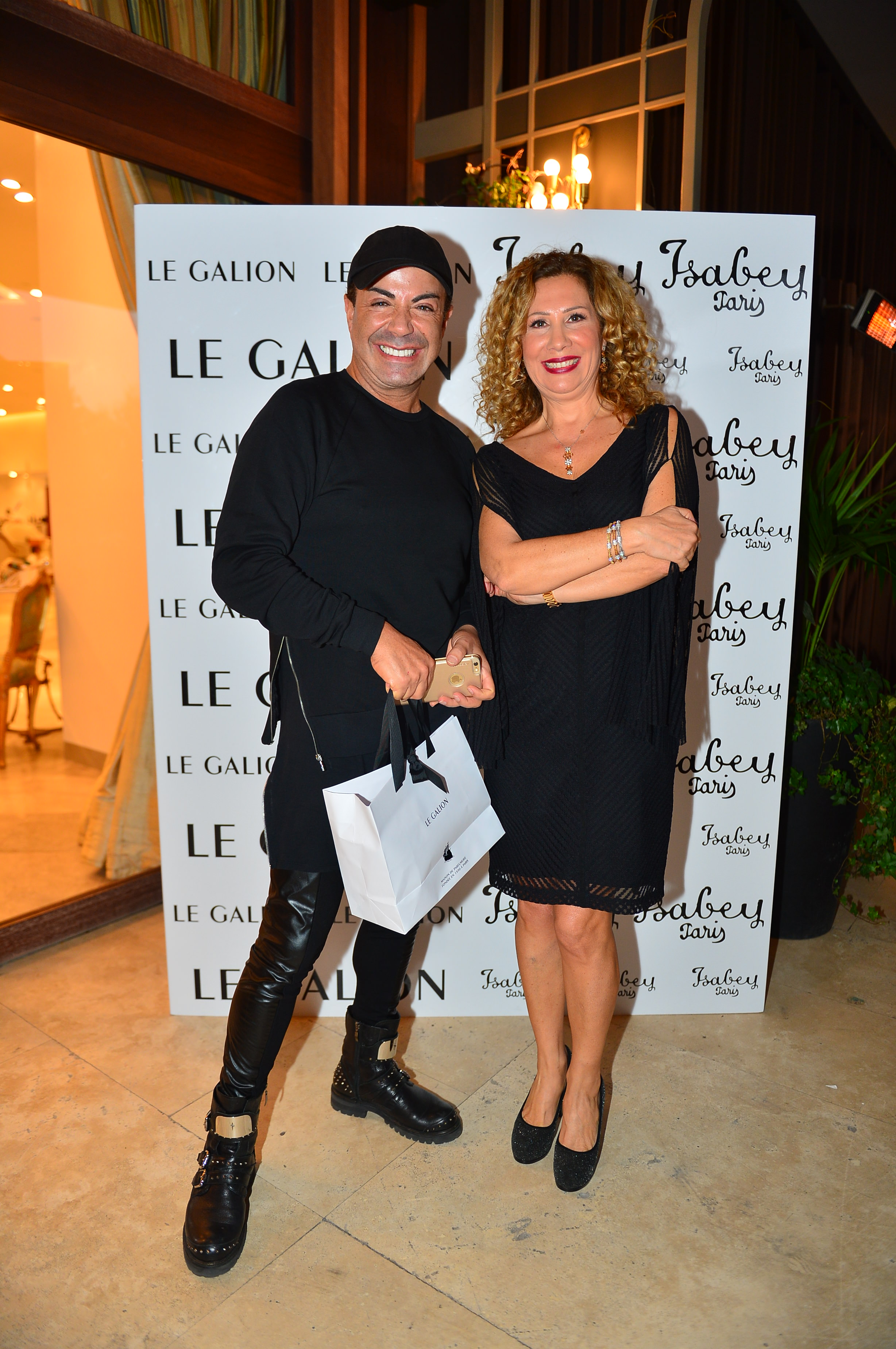 Ünlüler iki yeni parfümle tanıştı