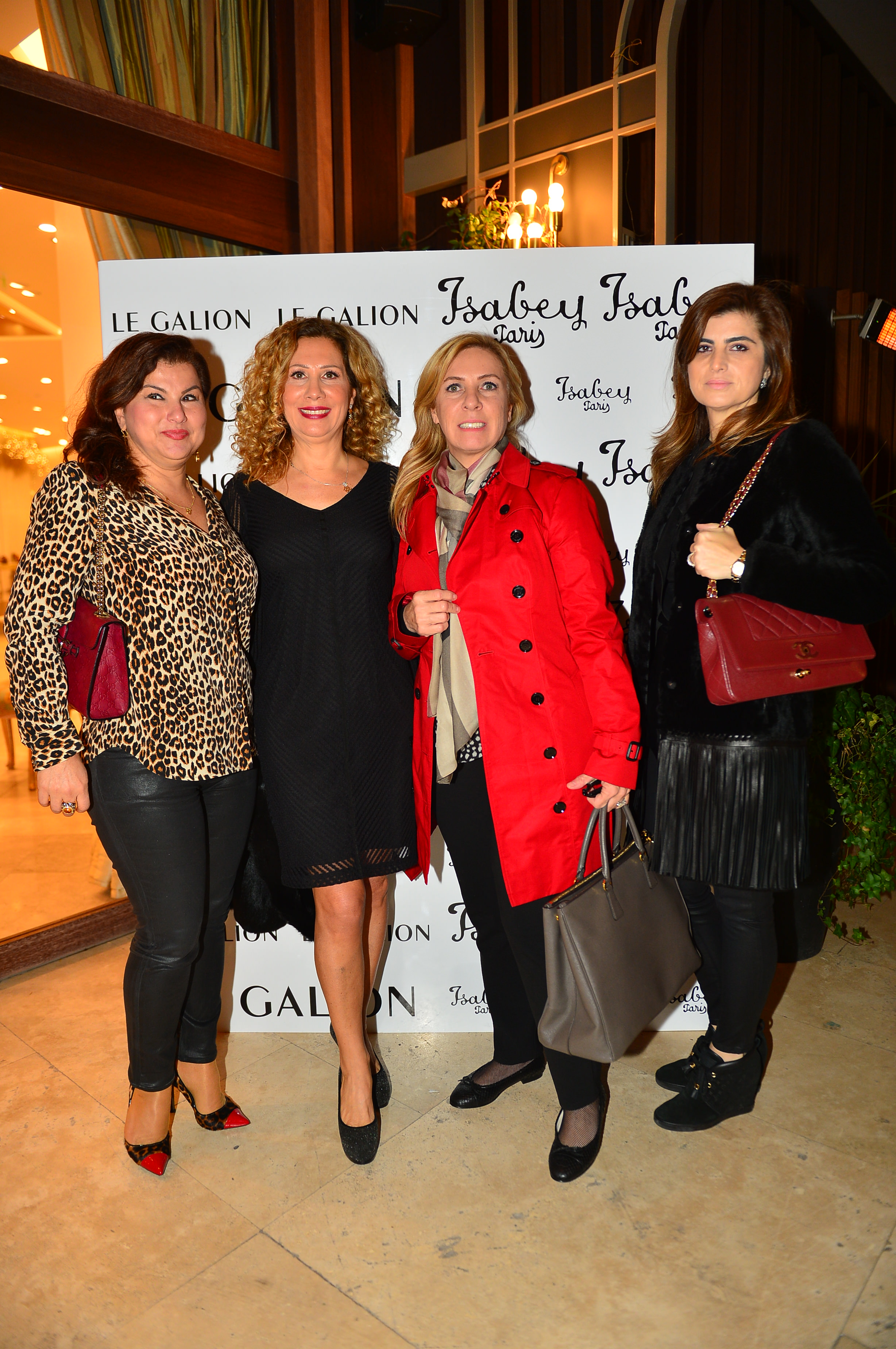 Ünlüler iki yeni parfümle tanıştı