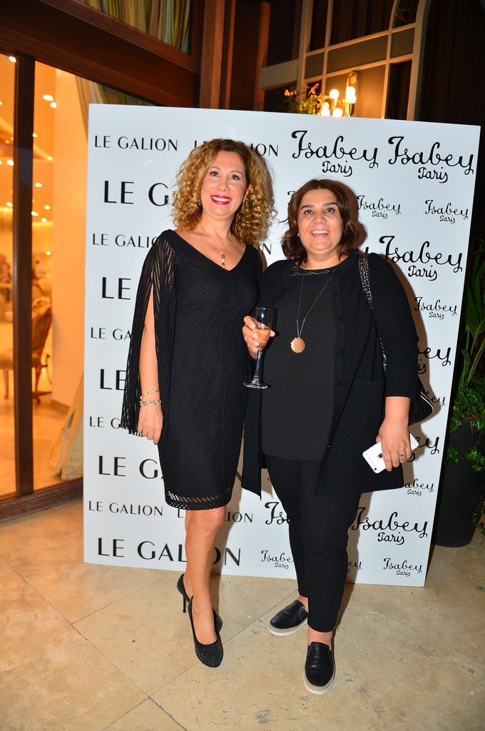 Ünlüler iki yeni parfümle tanıştı