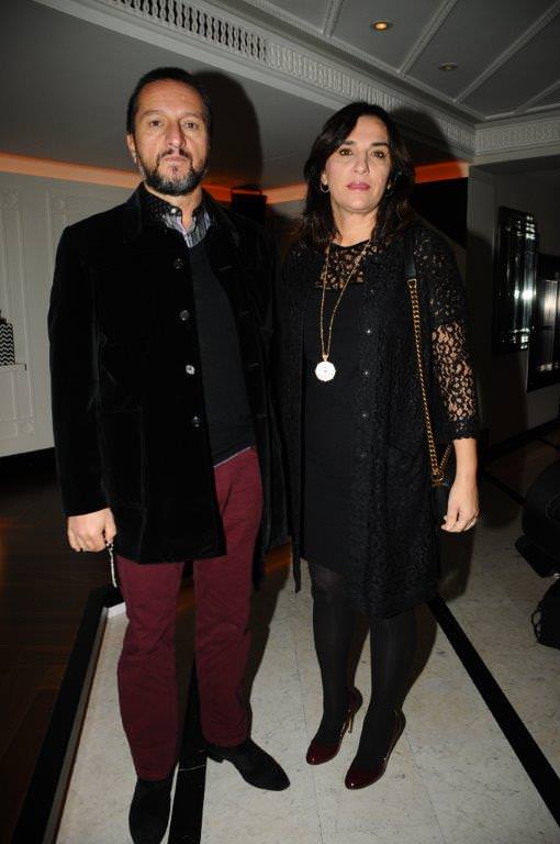 Milyon dolarlık gitar eşliğinde söylediler