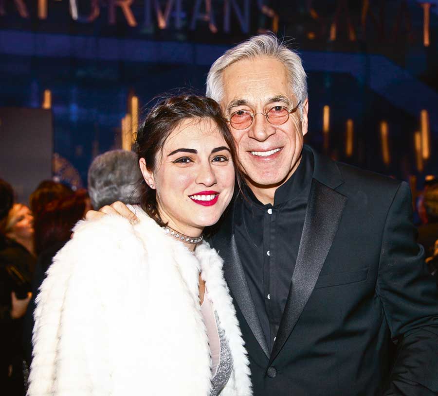 20. yılını muhteşem bir konserle kutladı 