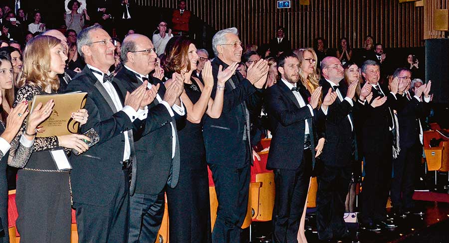 20. yılını muhteşem bir konserle kutladı 