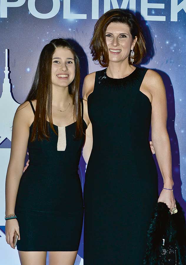 20. yılını muhteşem bir konserle kutladı 