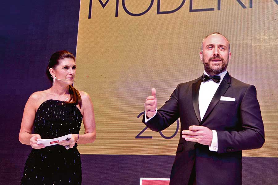 'Gala Modern'de şıklık ve yardım yarışı yaşandı