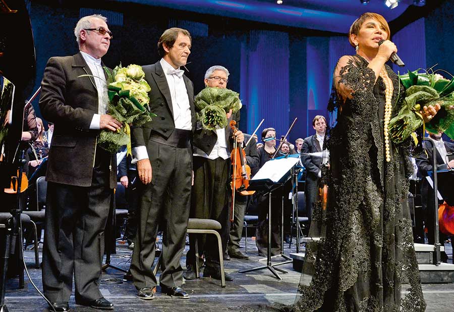 20. yılını muhteşem bir konserle kutladı 