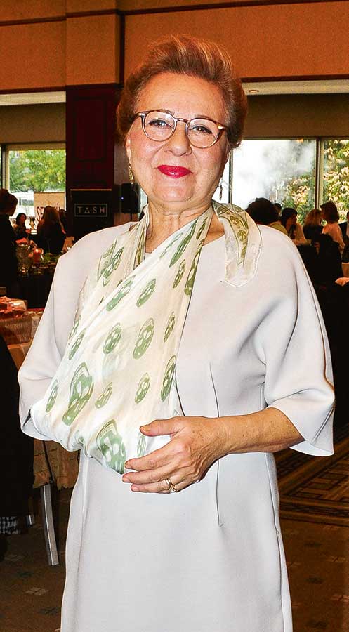 Çocuklar yararına yılbaşı kermesi 