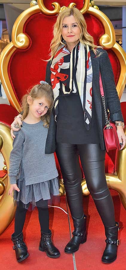 Çocuklar için bir araya gelip hediye dağıttılar