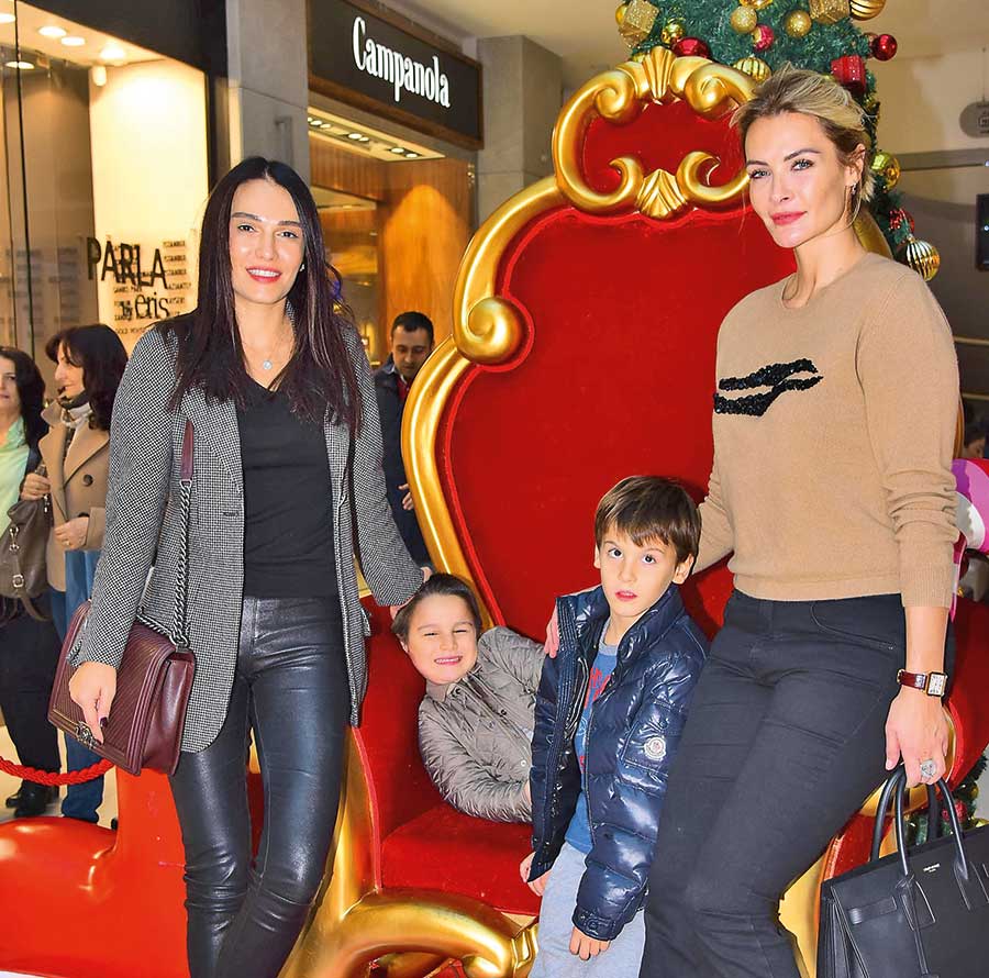 Çocuklar için bir araya gelip hediye dağıttılar