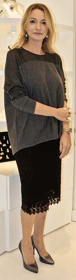 Yeni mağazası ve yeni yıl için davet verdi