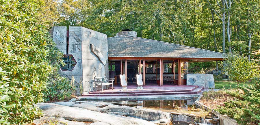 Brad Pitt ve Angelina Jolie'nin aşk adası 