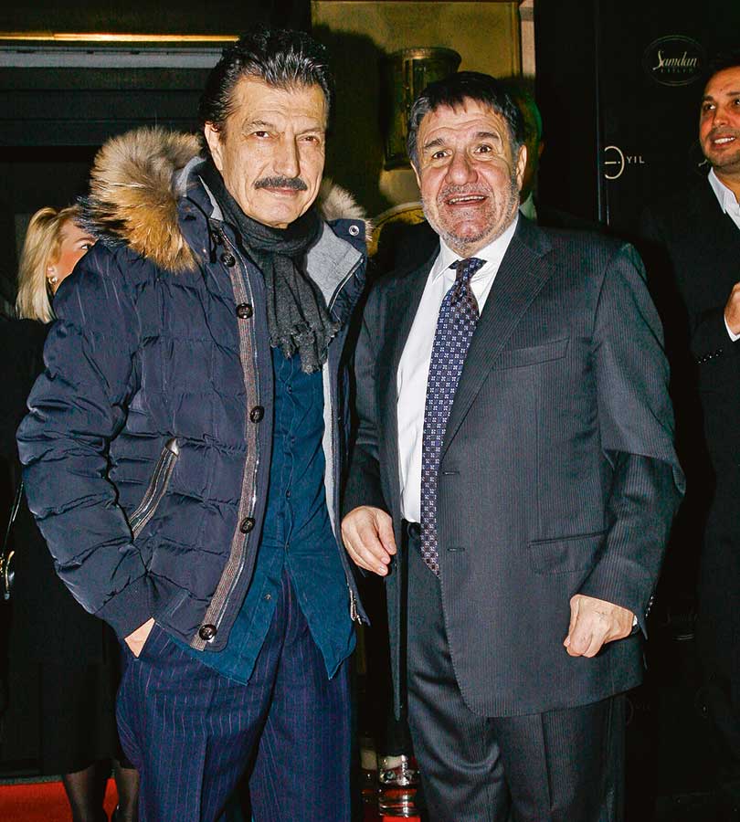 Müdavimleri ile 40. yaşını kutladı