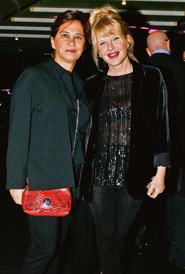 Müdavimleri ile 40. yaşını kutladı