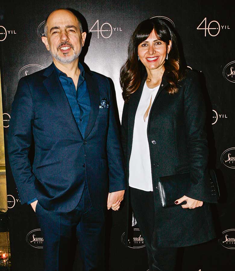 Müdavimleri ile 40. yaşını kutladı