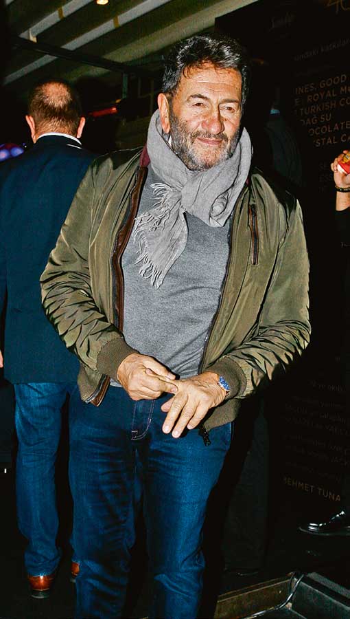 Müdavimleri ile 40. yaşını kutladı