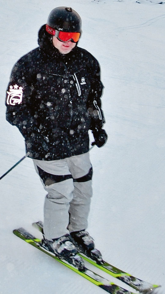 Gün boyu kayak pistinden inmediler 