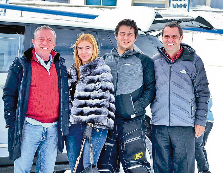 Sürpriz karla Uludağ'da kayak sezonu açıldı 